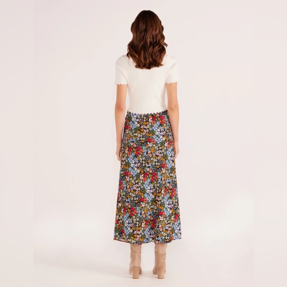 MinkPink Ivory Scallop Laura Tee - Picture 4 of 4